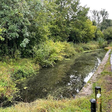 Traditional Cosy Pet Friendly Cottage By The Canal With Cymru Holidays Cwmbran Eksteriør bilde