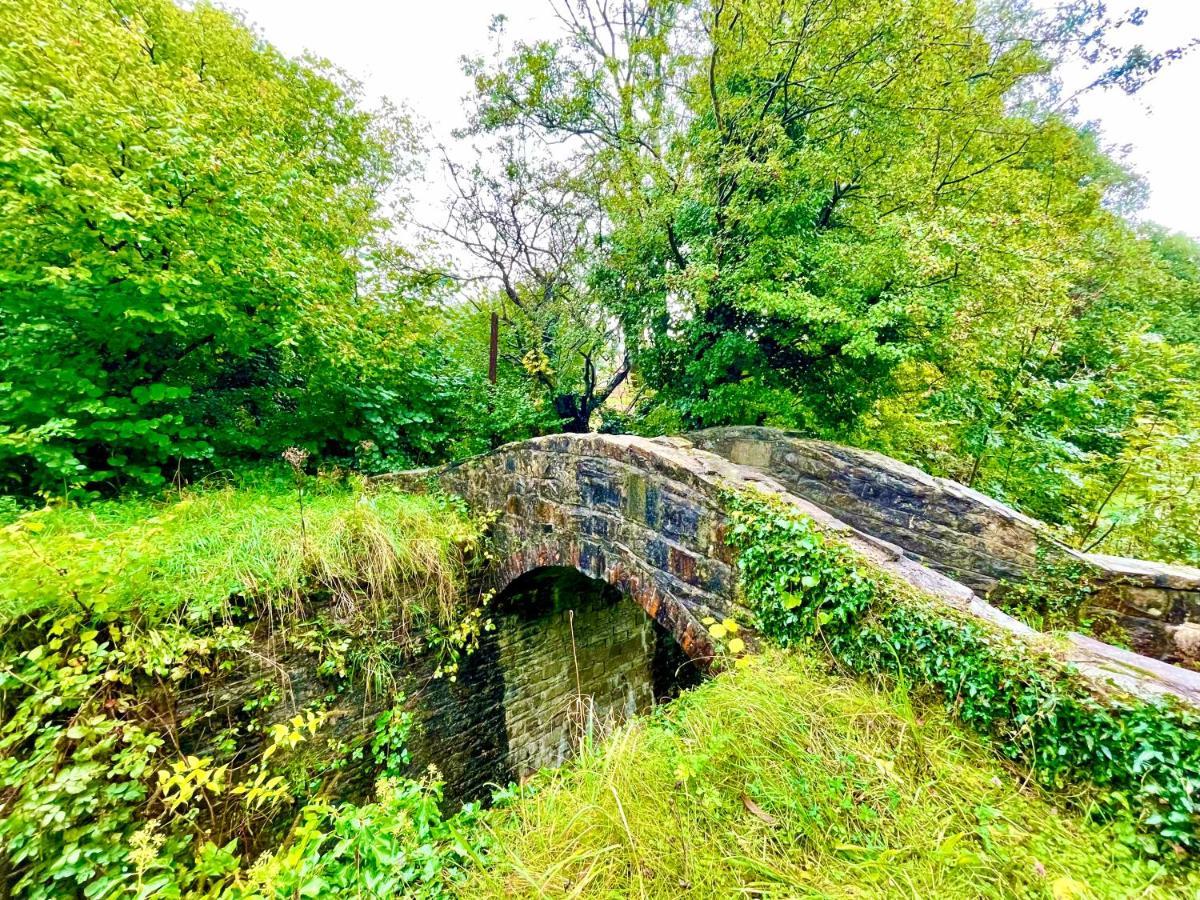 Traditional Cosy Pet Friendly Cottage By The Canal With Cymru Holidays Cwmbran Eksteriør bilde